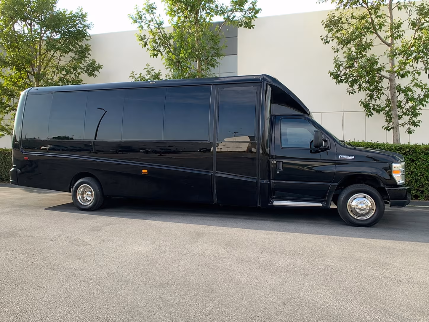 richmond corporate shuttle bus rentals